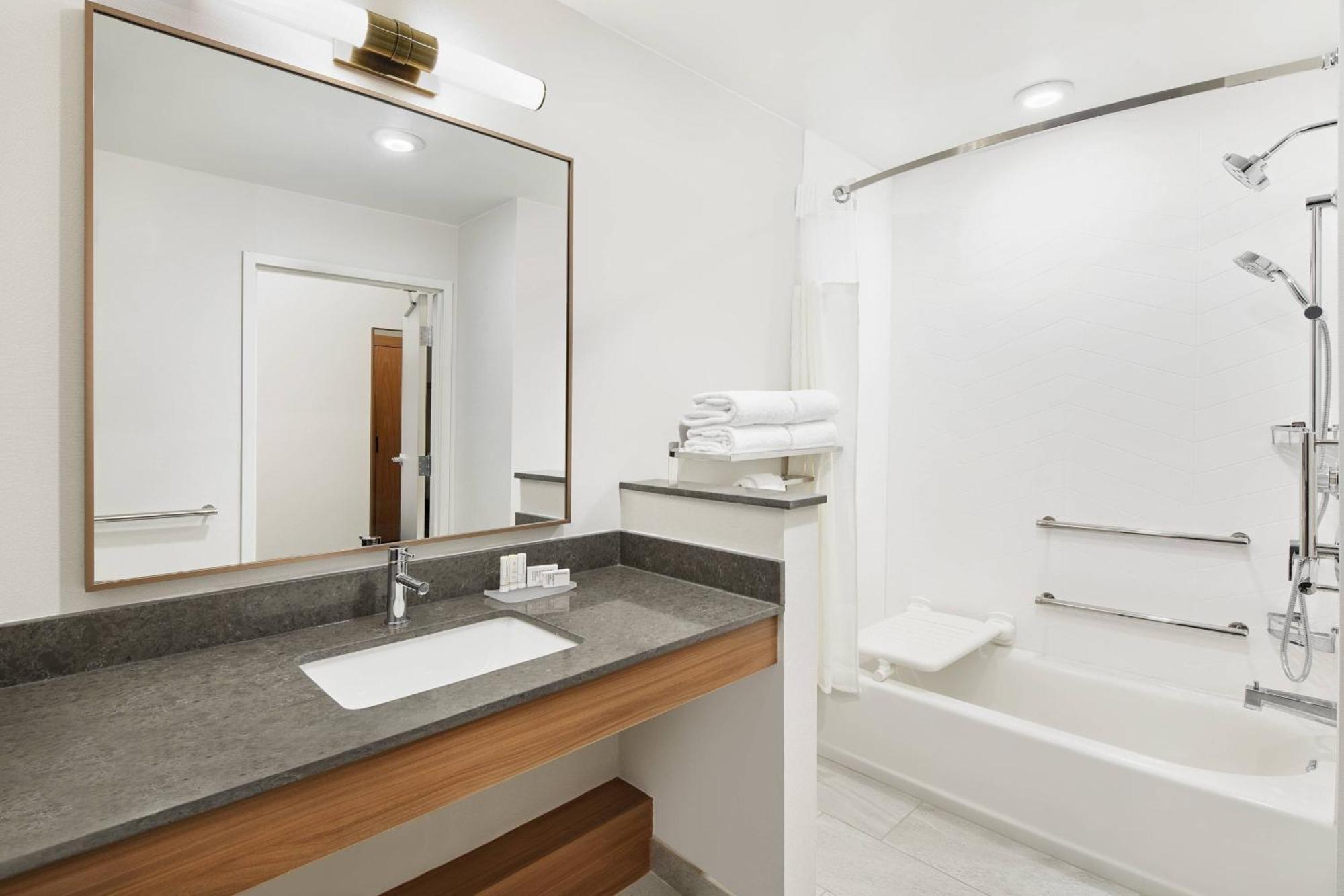 Fairfield Inn & Suites By Marriott Raleigh Уэйк-Форест Экстерьер фото